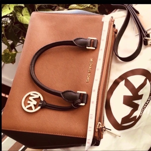 👜Authentic! Vintage MK classic bag great size for everyday bag excellent. - Picture 9 of 10